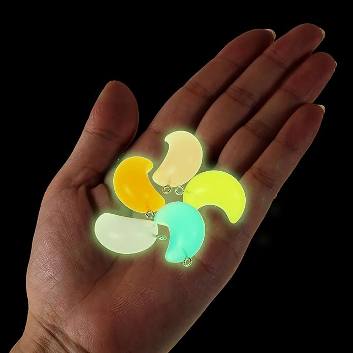 LUBINGSHINE 30pcs Glowing Solar Luminous Star Heart Moon Charms, Mixed Resin Glow in The Dark Star Pendant for DIY Jewelry Craft Making Party Decoration