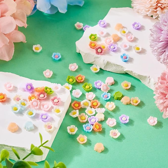 90Pcs Glow in The Dark Resin Flower Charms for Craft Daisy Flower Nail Charms Luminous Daisy Flatback Cabochons for Scrapbooking Phone Case Decor Hair Chip Fairy Garden Decor