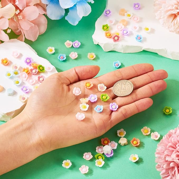 90Pcs Glow in The Dark Resin Flower Charms for Craft Daisy Flower Nail Charms Luminous Daisy Flatback Cabochons for Scrapbooking Phone Case Decor Hair Chip Fairy Garden Decor